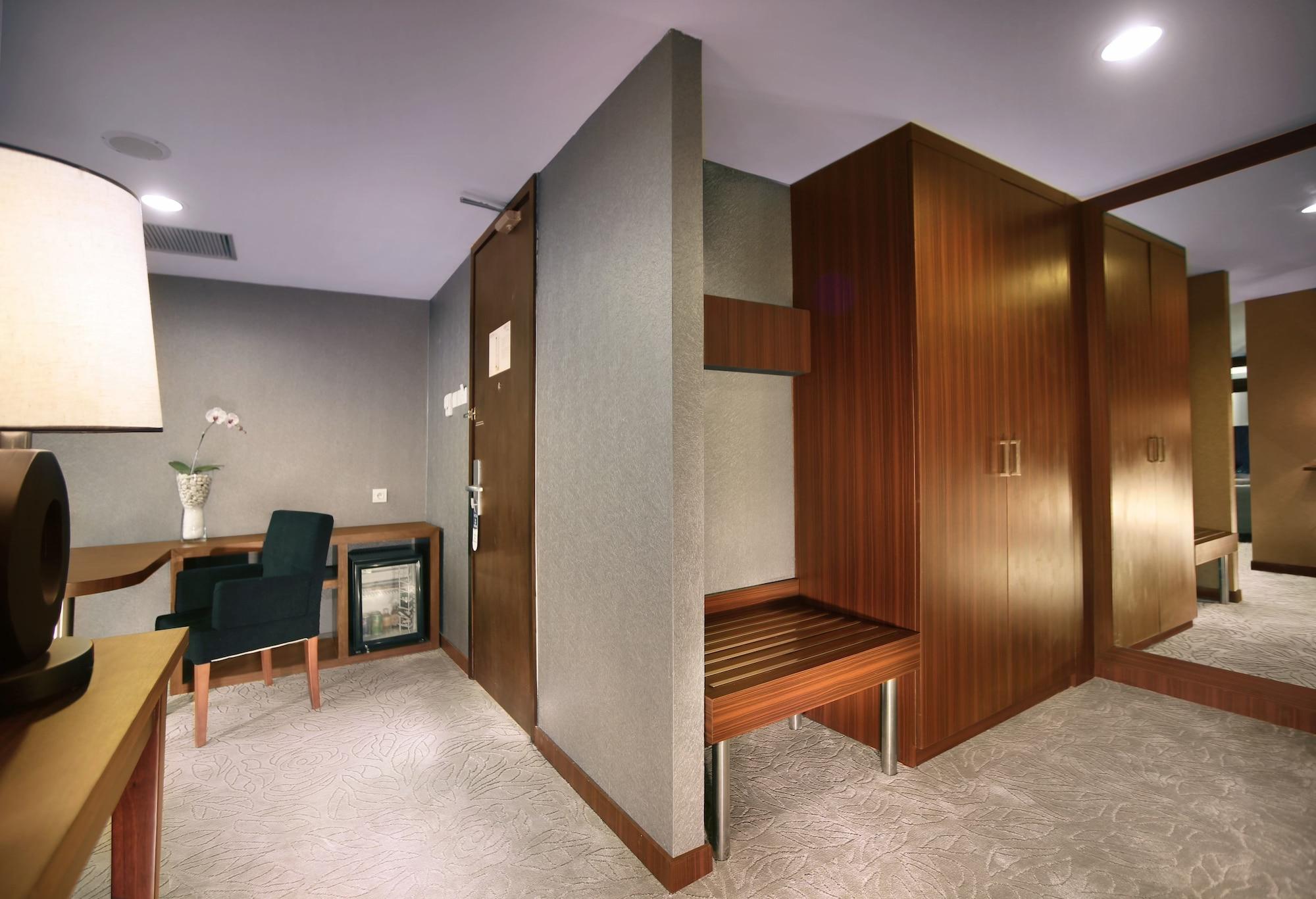 Aston Madiun Hotel & Conference Center Ngoại thất bức ảnh