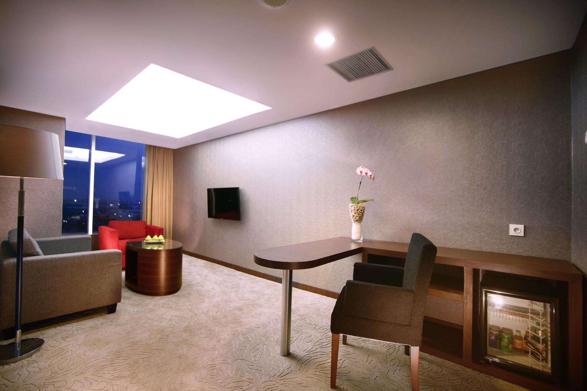 Aston Madiun Hotel & Conference Center Ngoại thất bức ảnh