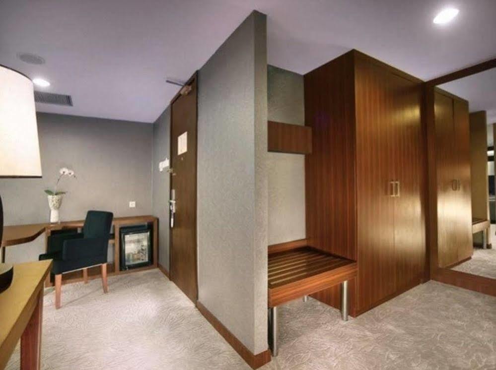 Aston Madiun Hotel & Conference Center Ngoại thất bức ảnh